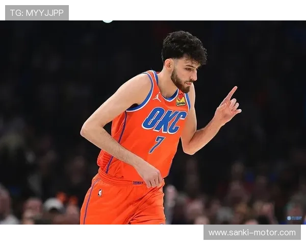 切特·霍姆格伦无球掩护制造错位，内线效率领跑新秀